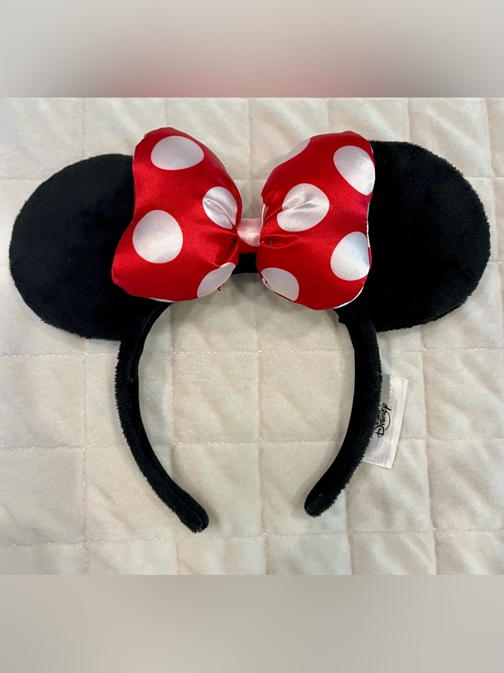 Disney women’s classic Minnie Mouse Black Ear Headband with Red Polka Dot Bow
